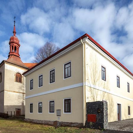 Penzion Fara Pod Milesovkou Hotel Velemin Exterior photo