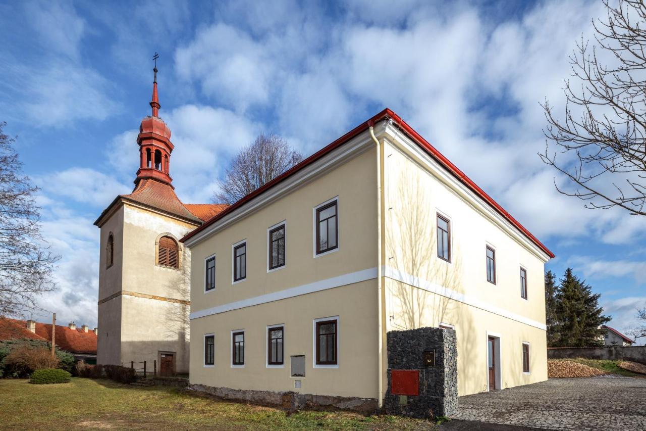 Penzion Fara Pod Milesovkou Hotel Velemin Exterior photo